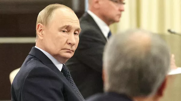 Власти на федеральном и региональном уровне не должны делать вид, что проблемы миграции не существует - Путин - Sputnik Армения