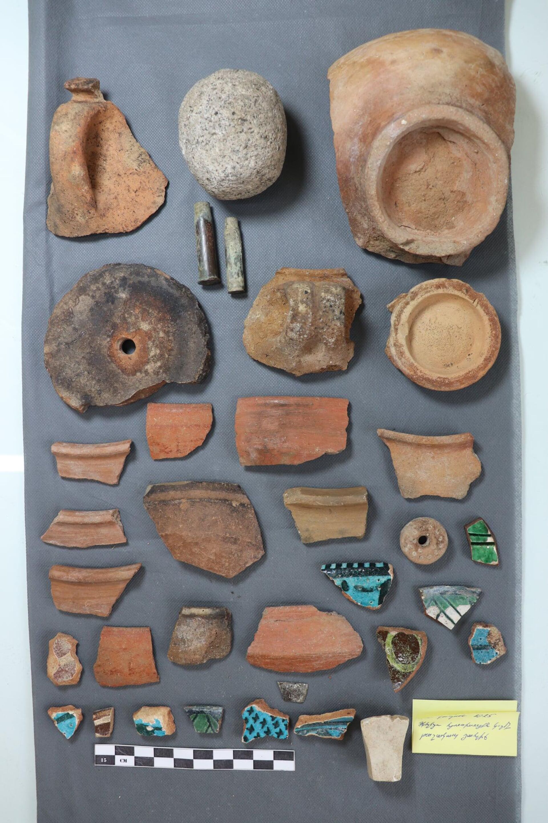 Найденные артефакты во время раскопок капанской цитадели Найденные артефакты во время раскопок капанской цитадели - Sputnik Армения, 1920, 19.09.2025