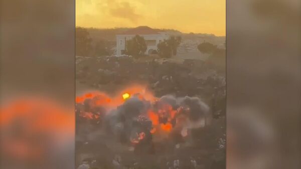 Видео с израильским ударом по городу Деббин на Юге Ливана - Sputnik Армения