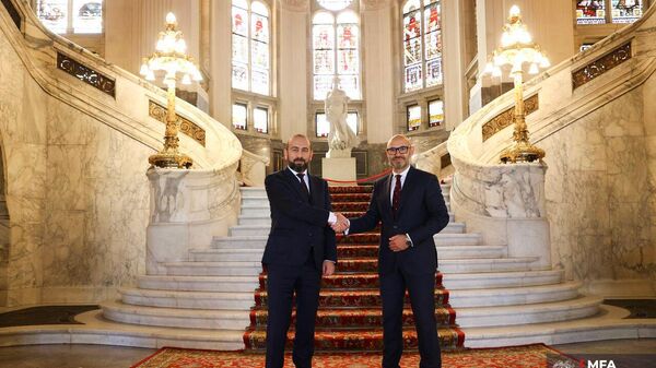 Министр иностранных дел Армении Арарат Мирзоян встретился с генеральным секретарем Постоянного Арбитражного суда Марчином Чепелаком (18 сентября 2025). Гаага Министр иностранных дел Армении Арарат Мирзоян встретился с генеральным секретарем Постоянного Арбитражного суда Марчином Чепелаком (18 сентября 2025). Гаага - Sputnik Армения