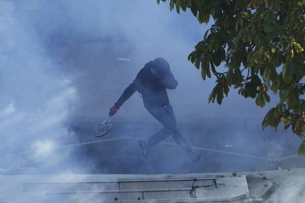 Профсоюзы выступают против предлагаемого сокращения бюджета на 2026 год на 40 миллиардов евро - Sputnik Армения