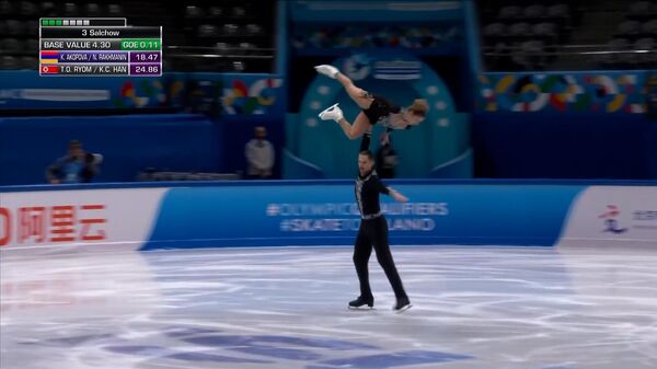 Фигуристы Карина Акопова и Никита Рахманин заняли 3 место в короткой программе на олимпийском квалификационном турнире в Пекине - Sputnik Армения