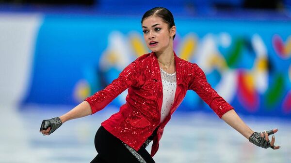 Российская фигуристка Аделия Петросян выступает в короткой программе среди женщин на отборочном турнире ISU Skate to Milano по фигурному катанию 2025 года (19 сентября 2025). Пекин - Sputnik Армения