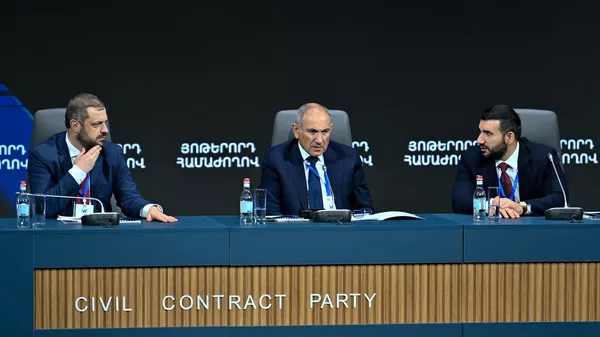 Премьер-министр Никол Пашинян на седьмом съезде партии Гражданский договор (20 сентября 2025). Еревaн - Sputnik Армения