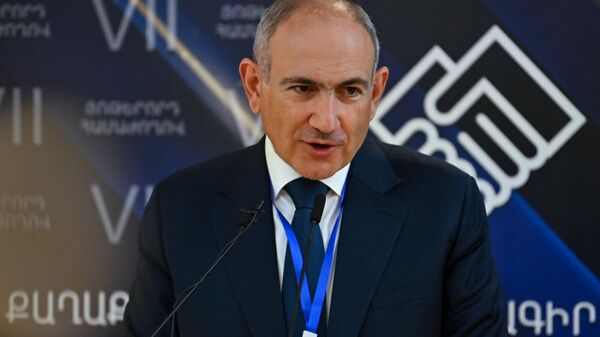 Премьер-министр Никол Пашинян на брифинге по итогам заседания ГД (20 сентября 2025). Еревaн - Sputnik Армения