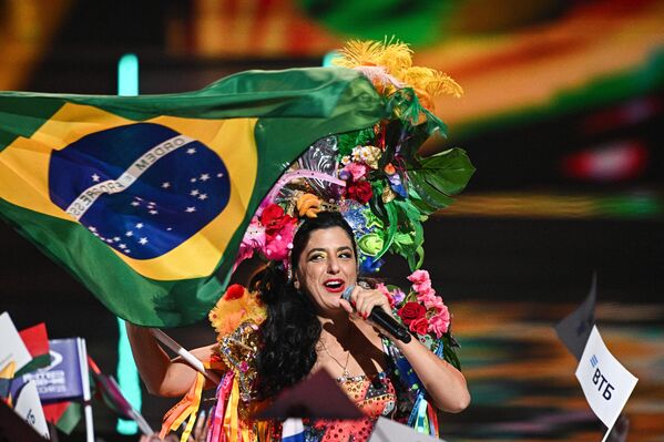 Таис Надер (Бразилия)Лусиану Калазанс и Таис Надер — супружеский и творческий дуэт из Бразилии, объединяющий сценический опыт и искреннюю любовь к культуре своей страны. - Sputnik Армения