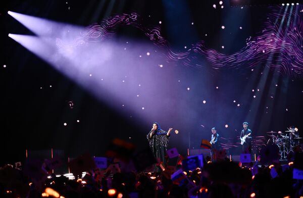 Дана Аль-Мир (Катар)Певица, композитор и актриса, Дана Аль-Мир — один из главных голосов современной катарской сцены. Она объединила национальные традиции и актуальное звучание, представив культуру Катара на церемониях открытия и закрытия чемпионата мира по футболу FIFA 2022 и Кубка Азии 2023 - Sputnik Армения