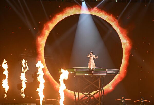 Дык Фук (Вьетнам)Артист известен своим эмоциональным стилем, в котором баллады встречаются с RnB, EDM и современным поп-звучанием. Дык Фук — обладатель множества национальных наград. - Sputnik Армения