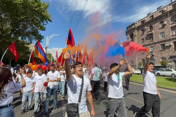Հայաստանի Անկախության օրվան նվիրված երթ Երևանում - Sputnik Արմենիա