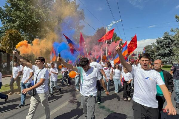 Հայաստանի Անկախության օրվան նվիրված երթ Երևանում - Sputnik Արմենիա