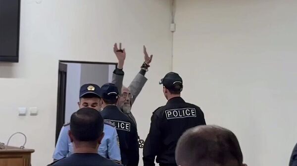 Մինչ վաղը. Միքայել արքեպիսկոպոս Աջապահյանի դատը հետաձգվեց, հաջորդ նիստը վաղն է՝ 15:30-ին։ - Sputnik Արմենիա