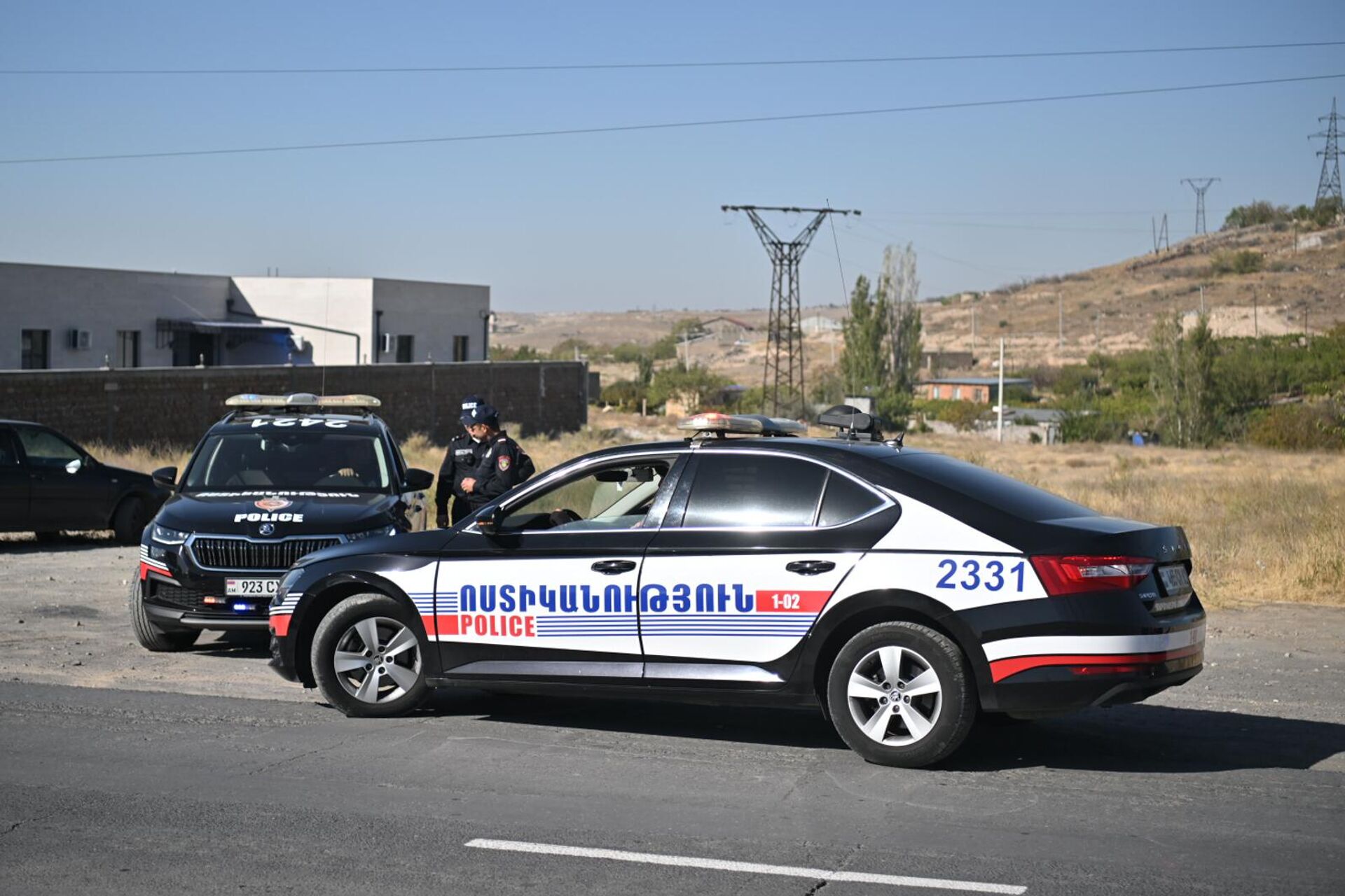 Полиция на месте убийства главы общины Паракар Володи Григоряна (24 сентября 2025). Мердзаван - Sputnik Արմենիա, 1920, 24.09.2025