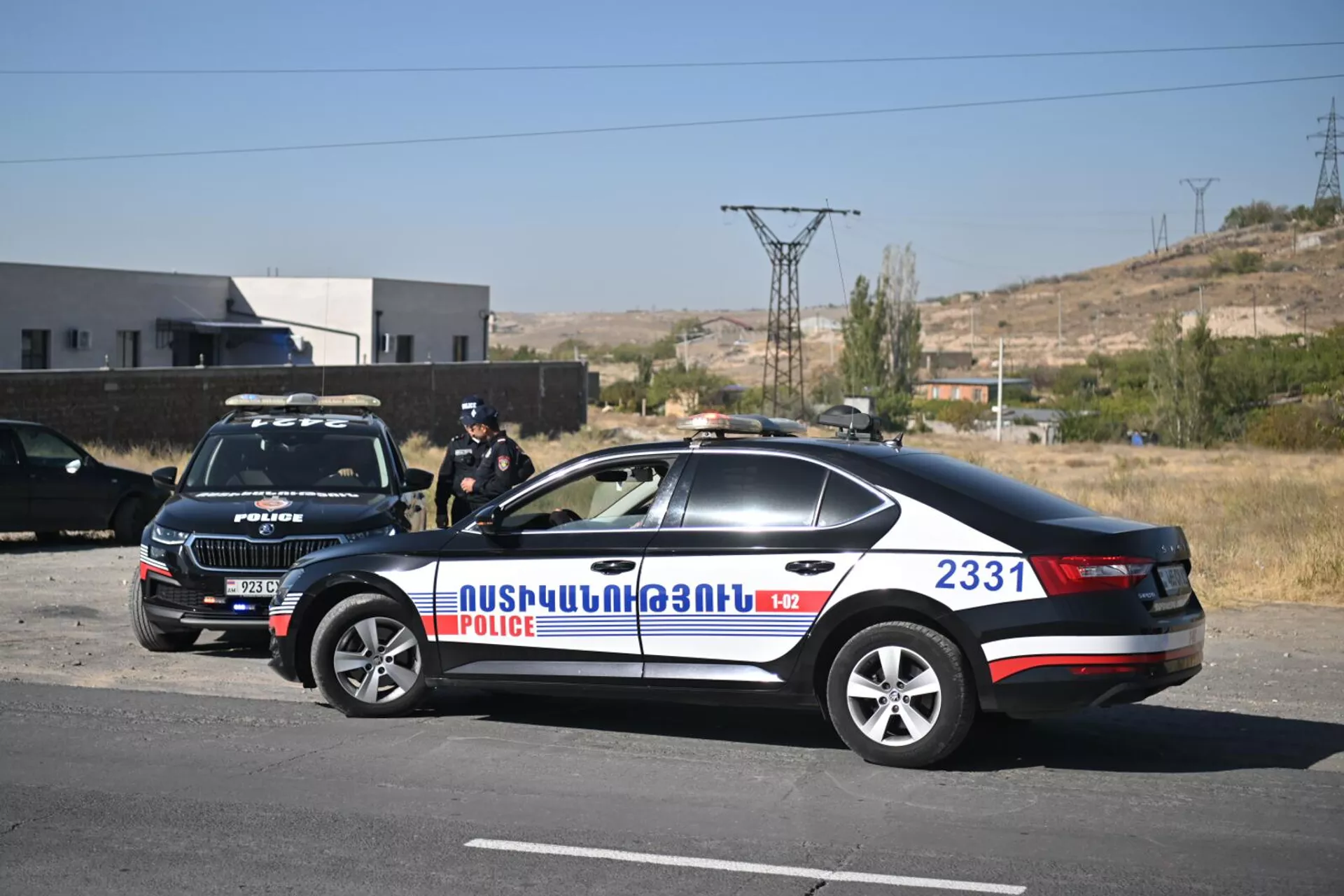 Полиция на месте убийства главы общины Паракар Володи Григоряна (24 сентября 2025). Мердзаван - Sputnik Արմենիա, 1920, 24.09.2025