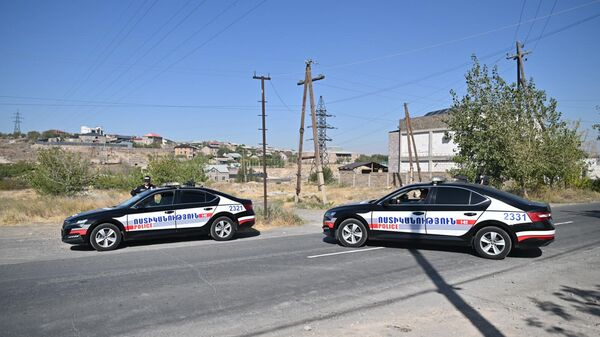 Полиция на месте убийства главы общины Паракар Володи Григоряна (24 сентября 2025). Мердзаван - Sputnik Армения