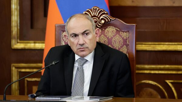 Совещание по стратегическим направлениям развития энергетической отрасли Армении под председательством премьер-министра Никола Пашиняна (24 сентября 2025). Еревaн - Sputnik Армения