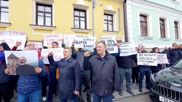 Никол — предатель, Пашинян враг — десятки армян вышли на митинг в Москве  - Sputnik Армения