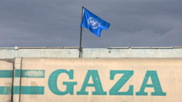 Флаг Организации Объединенных Наций недалеко от временных палаток палестинцев - Sputnik Армения