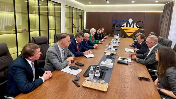 Посол России Сергей Копыркин посетил Зангезурский медно-молибденовый комбинат в рамках визита в Сюникскую область (25 сентября 2025). Каджаран - Sputnik Армения