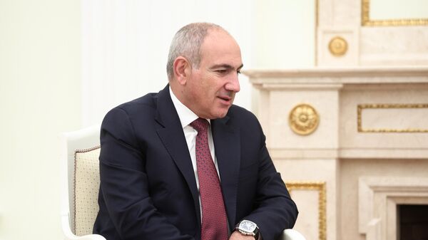 Премьер-министр Никол Пашинян во время встречи с президентом РФ Владимиром Путиным (26 сентября 2025). Москва - Sputnik Армения