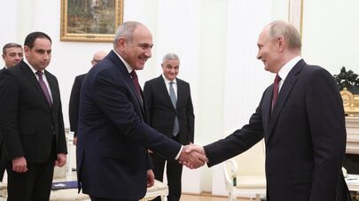 Премьер-министр Армении Никол Пашинян и президент РФ Владимир Путин во время встречи (25 сентября 2025). Москвa