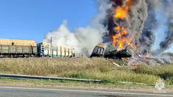 В Смоленской области на ж/д переезде столкнулись поезд и грузовик - Sputnik Արմենիա