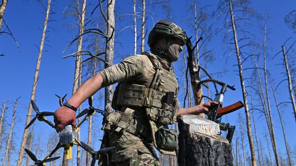Боевая работа расчета FPV-дронов группировки Запад на Краснолиманском направлении СВО - Sputnik Армения