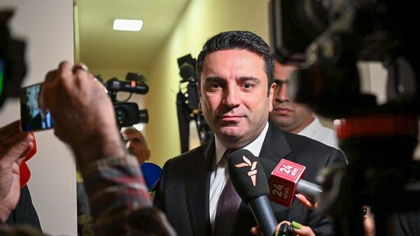 Ален Симонян общается с прессой (26 сентября 2025). Еревaн - Sputnik Армения