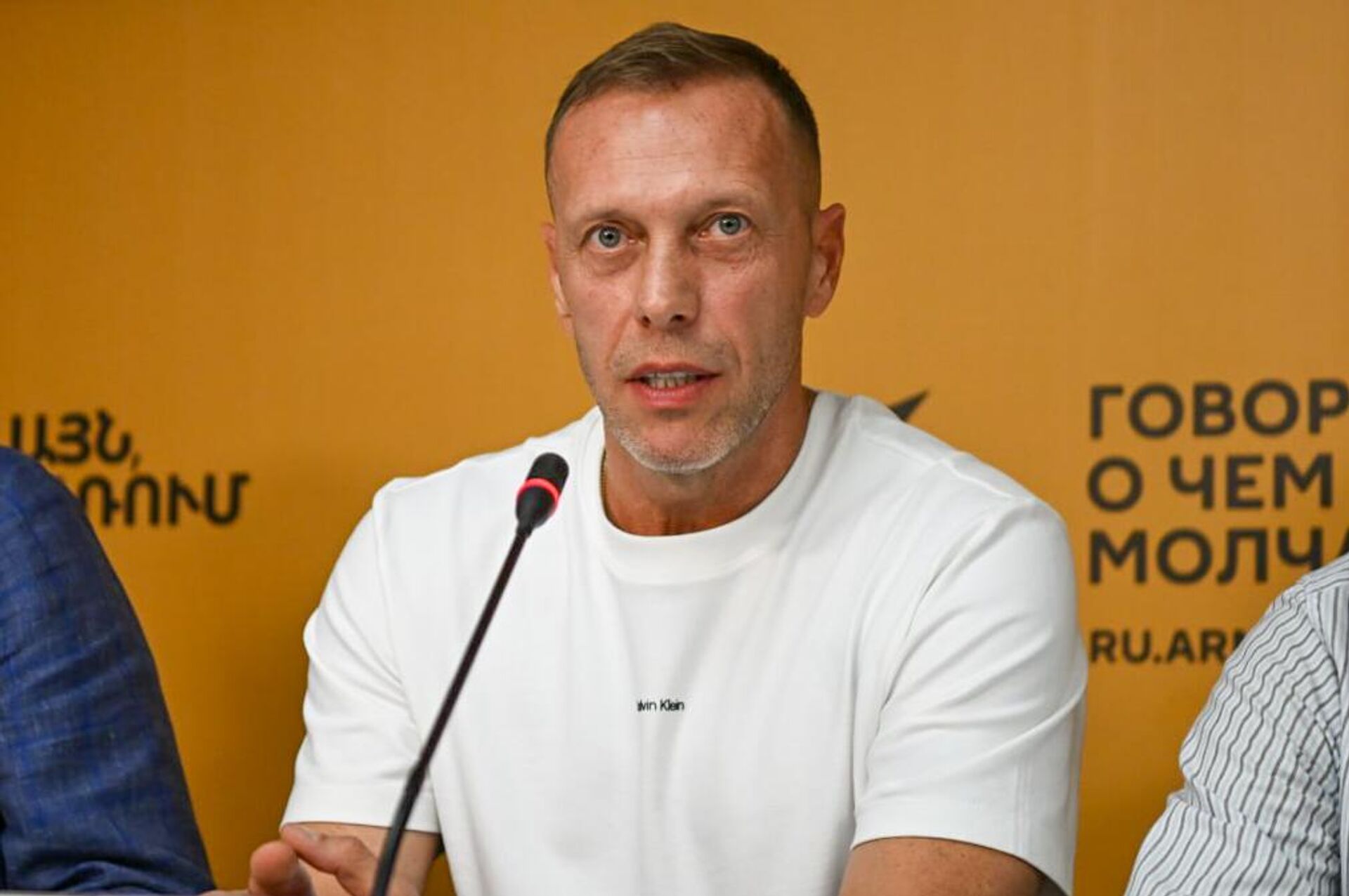 Роман Березовский на пресс-конференции, посвященной футбольному турниру на его приз (26 сентября 2025). Еревaн Роман Березовский на пресс-конференции, посвященной футбольному турниру на его приз (26 сентября 2025). Еревaн - Sputnik Армения, 1920, 26.09.2025