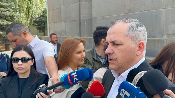 Самвел Шахраманян посетил военный пантеон Ераблур в 5-ю годовщину начала 44-дневной войны (27 сентября 2025). Еревaн - Sputnik Армения