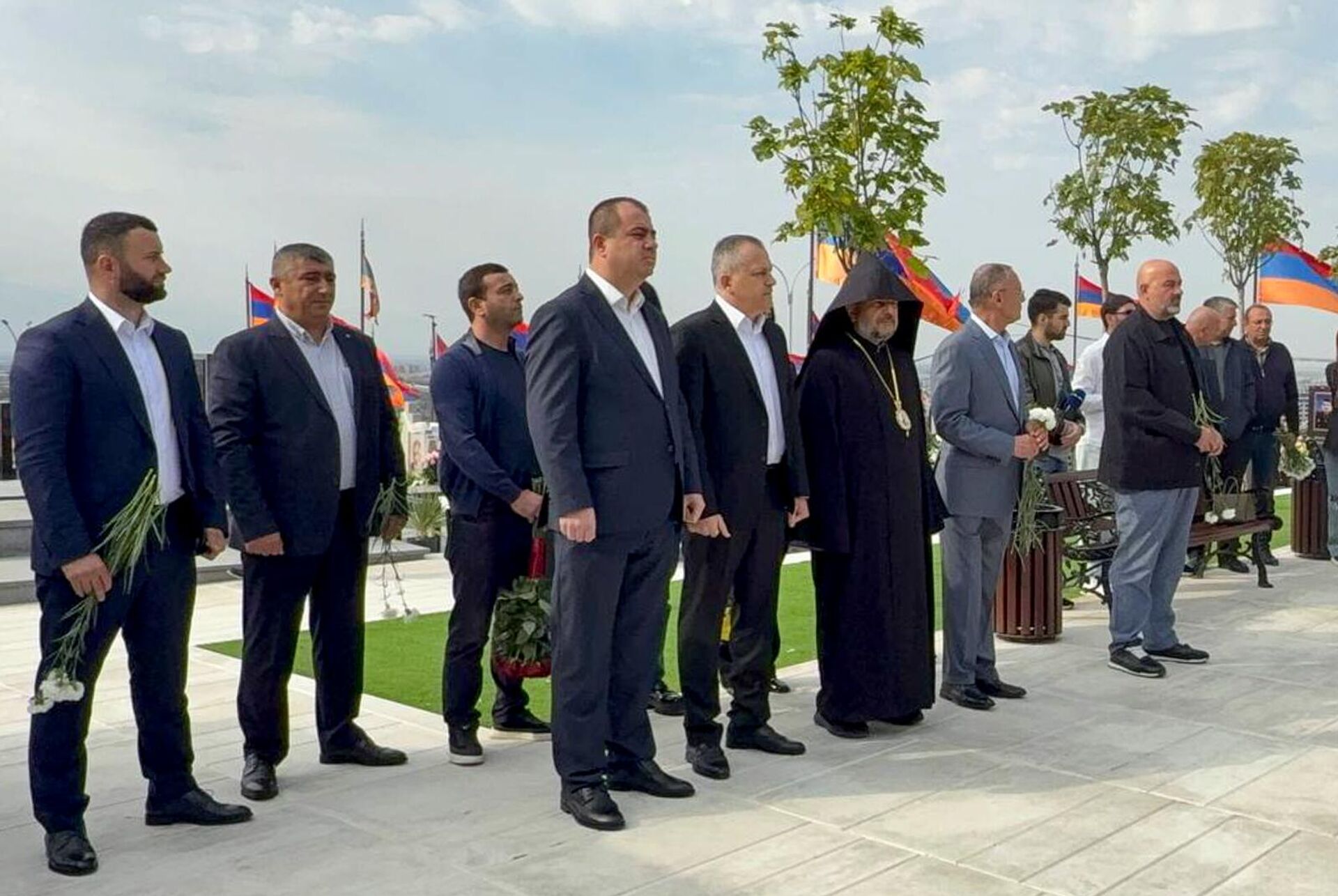 Самвел Шахраманян посетил военный пантеон Ераблур в 5-ю годовщину начала 44-дневной войны (27 сентября 2025). Еревaн - Sputnik Армения, 1920, 27.09.2025