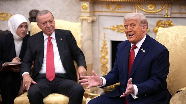 Президент США Дональд Трамп во время встречи с президентом Турции Реджепом Тайипом Эрдоганом в Овальном кабинете Белого дома (25 сентября 2025). Вашингтон - Sputnik Армения