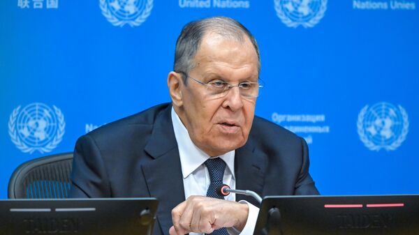 Министр иностранных дел РФ Сергей Лавров выступает на пресс-конференции после заседания в рамках недели высокого уровня 80-й сессии Генеральной Ассамблеи ООН (27 сентября 2025). Нью-Йорк - Sputnik Армения