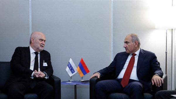 Նիկոլ Փաշինյանն ու Ֆերիդուն Սինիրլիօղլուն. արխիվային լուսանկար  - Sputnik Արմենիա
