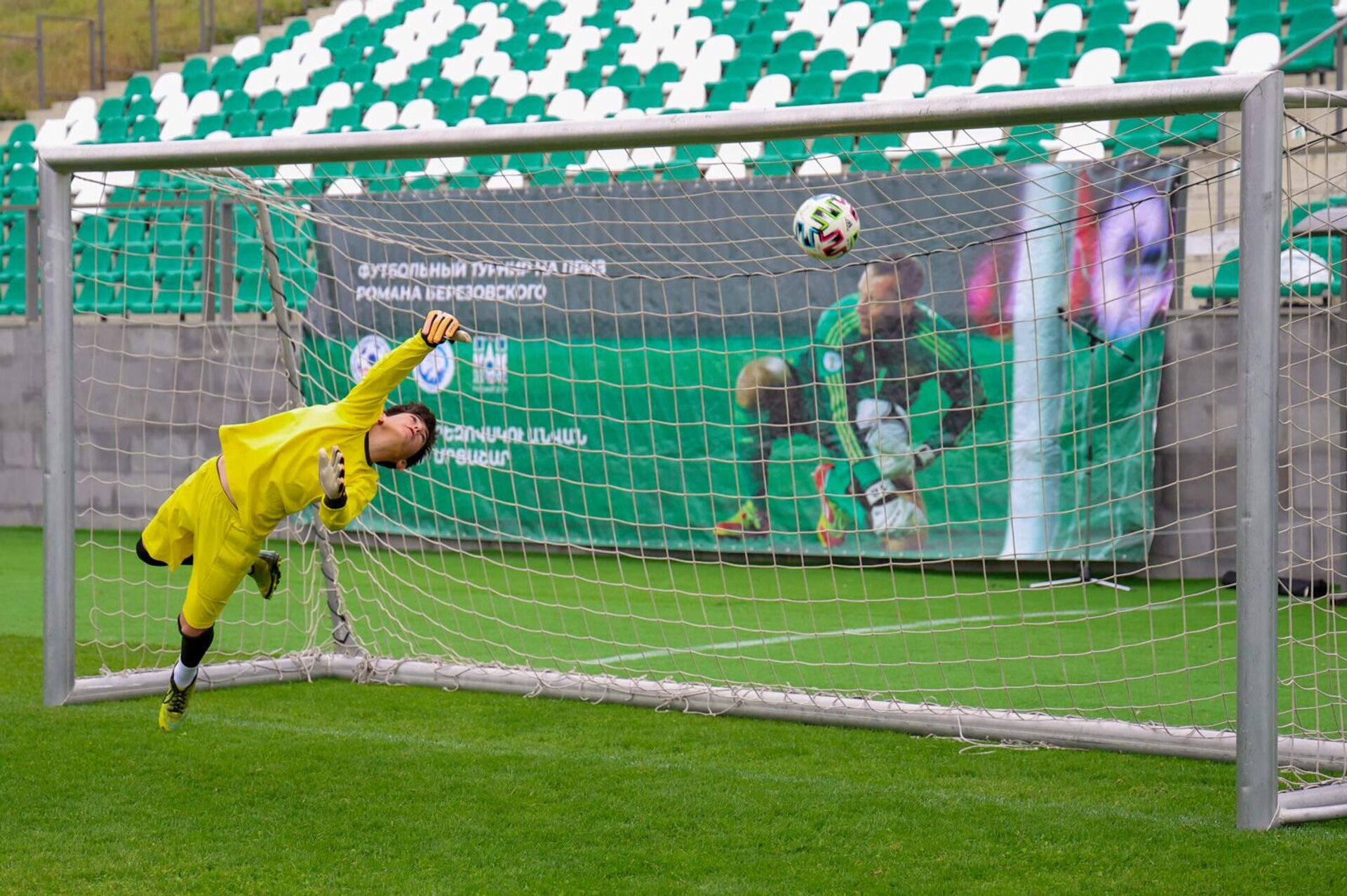 Участник футбольного турнира на приз Романа Березовского - Sputnik Արմենիա, 1920, 28.09.2025