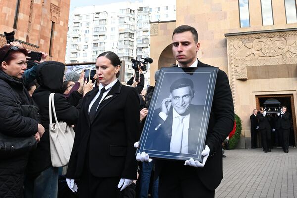 Տիգրան Քեոսայանի վերջին հրաժեշտը Մոսկվայի հայկական եկեղեցում - Sputnik Արմենիա