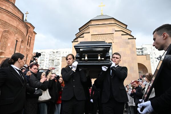 Տիգրան Քեոսայանի վերջին հրաժեշտը Մոսկվայի հայկական եկեղեցում - Sputnik Արմենիա