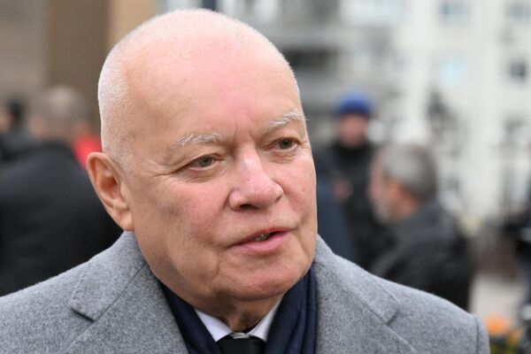 Դմիտրի Կիսելյովը Տիգրան Քեոսայանի հոգեհանգստին - Sputnik Արմենիա