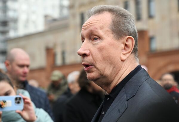 ՌԴ Ազգային գվարդիայի զորքերի գլխավոր հրամանատար Վիկտոր Զոլոտովը Տիգրան Քեոսայանի հոգեհանգստին - Sputnik Արմենիա