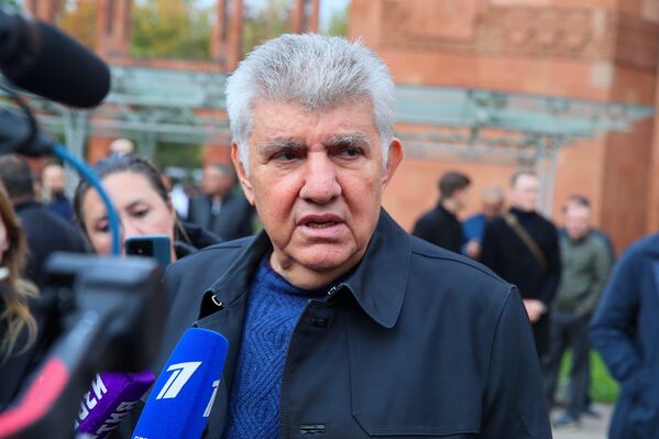 Ռուսաստանի հայերի միության նախագահ Արա Աբրահամյանը Տիգրան Քեոսայանի հրաժեշտի արարողության  - Sputnik Արմենիա