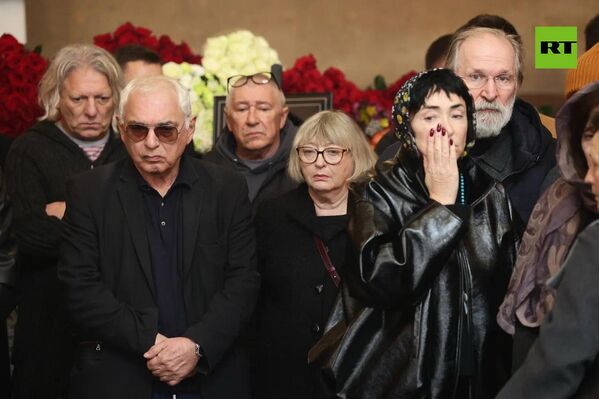 Карен Шахназаров и певица Лолита в армянской церкви Святого креста в Москве - Sputnik Армения