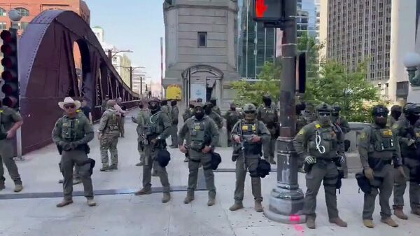 Прибытие пограничной службы США в Чикаго после сообщений Трампа о планах навести порядок в городе - Sputnik Армения