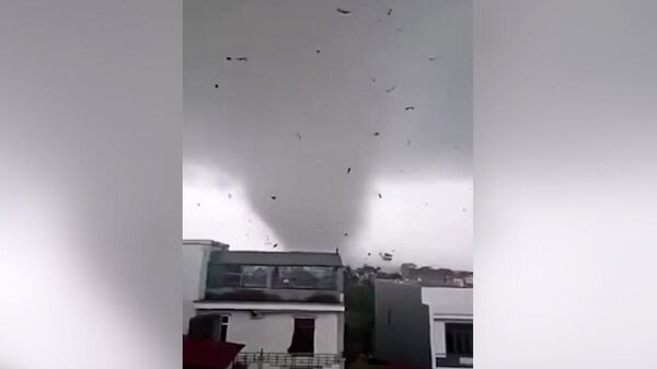 Минимум 12 человек погибли, еще 17 числятся пропавшими без вести из-за шторма в центральном Вьетнаме - Sputnik Армения