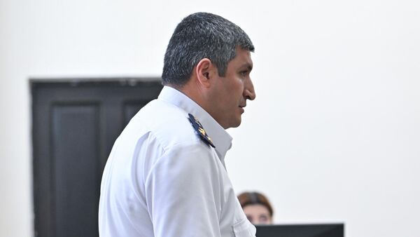 Прокурор во время судебного заседания по делу предводителя Ширакской епархии архиепископа Микаэла Аджапахяна (29 сентября 2025). Еревaн - Sputnik Армения