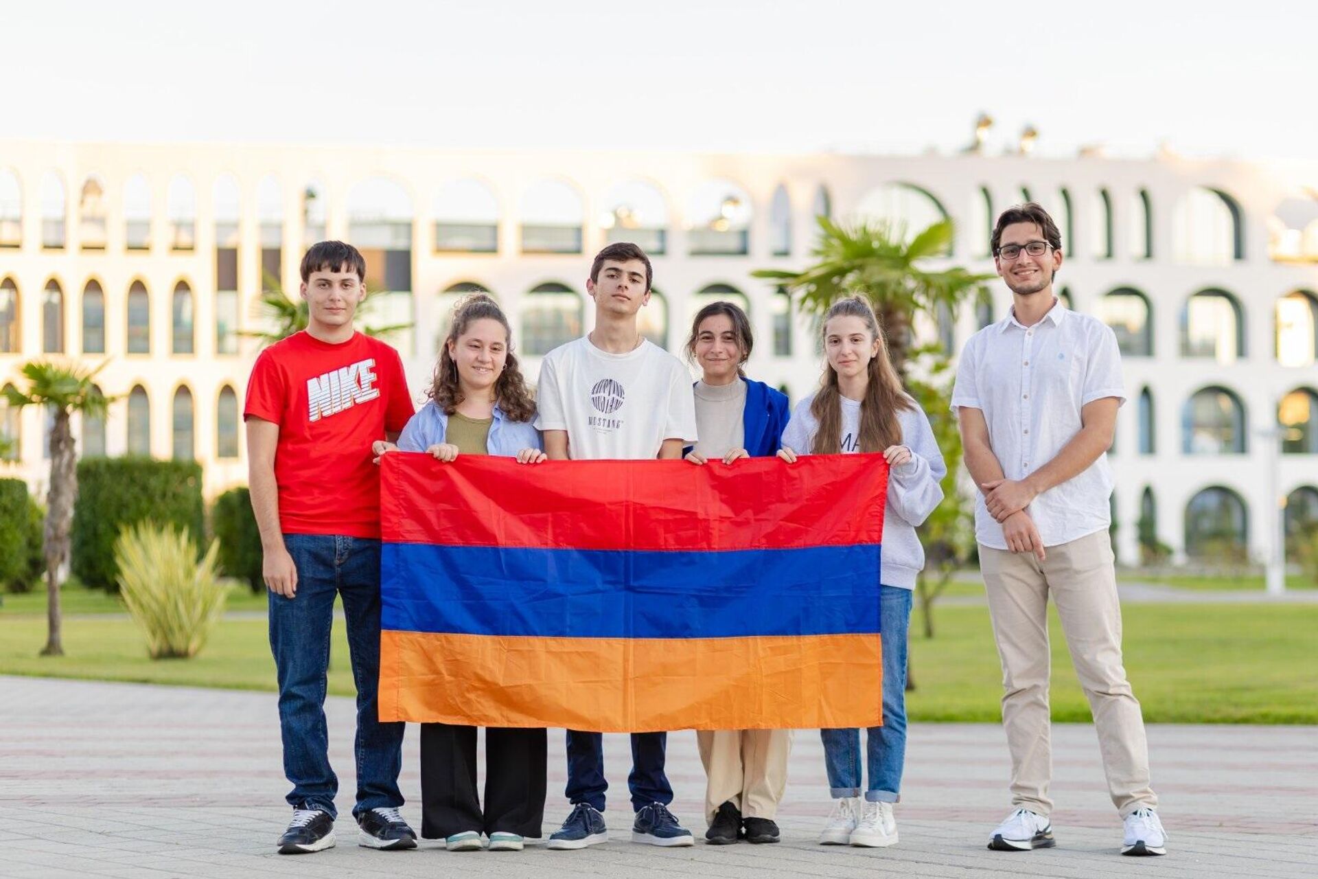 Команда физико-математической школы завоевала 3 золотые и 2 серебряные медали на Международной астрономической олимпиаде (29 сентября 2025) Сочи - Sputnik Արմենիա, 1920, 29.09.2025