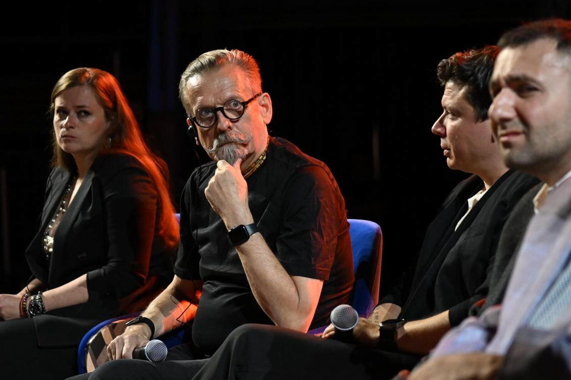 Режиссер-постановщик шоу Павел Берн на пресс-конференции для журналистов в преддверии открытия Ташир Арены (29 сентября 2025). Ереван - Sputnik Արմենիա, 1920, 29.09.2025