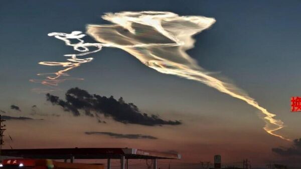 Միջմայրցամաքային բալիստիկ հրթիռի ցածր  հետագծով հետքեր, ենթադրաբար՝ գերձայնային տեխնոլոգիաների կիրառմամբ, ինչը արվել է նախատեսվող մարտական բլոկի մանևրելու ունակությունը և արագությունը բարելավելու նպատակով։ - Sputnik Արմենիա