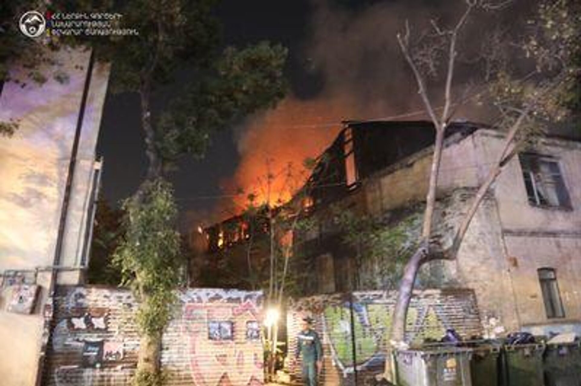 Пожар в одном из зданий на улице Пушкина (29 сентября 2025). Еревaн - Sputnik Արմենիա, 1920, 30.09.2025