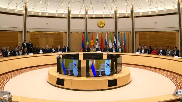 Вице-премьер Мгер Григорян выступает на Заседании Евразийского межправительственного совета в режиме видеоконференции (30 сентября 2025). Минск - Sputnik Армения