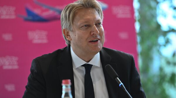 Управляющий директор Wizz Air Роланд Тишнер на пресс-конференции, посвященной официальному открытию базы Wizz Air (1 октября 2025). Еревaн - Sputnik Армения