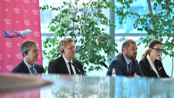 Председатель Комитета по туризму Лусине Геворгян на пресс-конференции, посвященной официальному открытию базы Wizz Air (1 октября 2025). Еревaн - Sputnik Армения